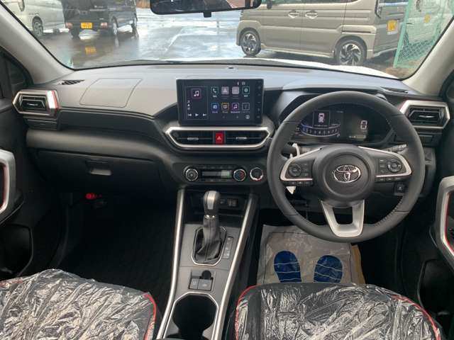 インパネはシンプルなデザイン！各操作スイッチなども使いやすい位置に配置されています！