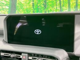 【12.3インチディスプレイオーディオ】スマートフォンと連携が可能な大画面ディスプレイオーディオです。スマートフォンのナビ機能を使用したり、Bluetooth接続で音楽もお楽しみいただけます！