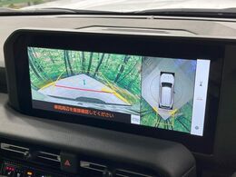 【パノラミックビューモニター】専用のカメラにより、上から見下ろしたような視点で360度クルマの周囲を確認することができます☆死角部分も確認しやすく、狭い場所での切り返しや駐車もスムーズに行えます。