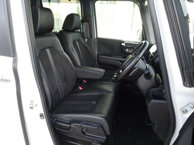 室内クリーニング施工済みの運転席・助手席は状態も良く、ご来店の上是非お確かめください。