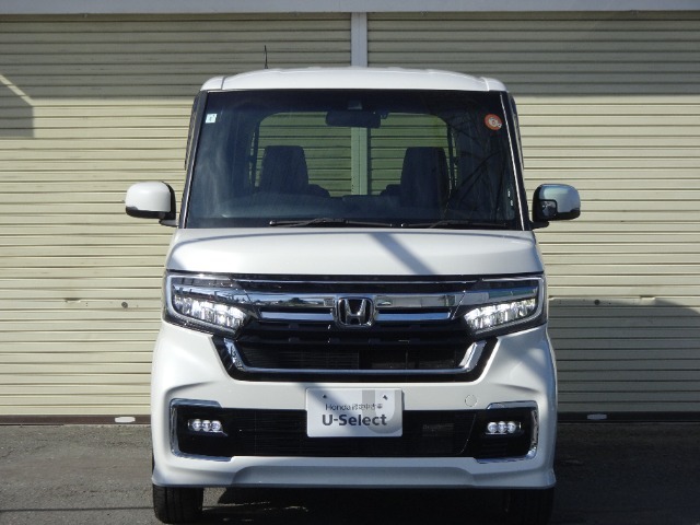 ヘッドライトLEDで従来のハロゲンヘッドランプと比べ、省電力・長寿命・大光量のヘッドライトです。より遠くまで明るく照らし、夜間や降雨時などの走行安全性に寄与いたします。