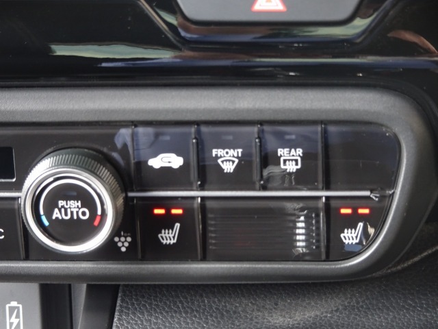 前席シートヒーター・スイッチ