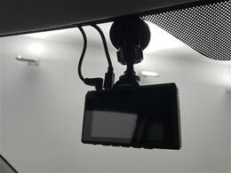 【バックミラー】大きくて見やすいので、後方を見るときも安心です！