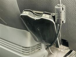 【ETC】有料道路を利用する際に料金所で停止することなく通過できる、ETC車載器（ノンストップ自動料金収受システム機器）が装備されています。セットアップを行うことで利用可能になります。