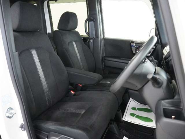 運転席のスペースはゆったりしていて、視界も広く確保されているので普段の運転からロングドライブまで快適です。