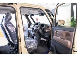 使いやすさと快適性を兼ね備えた運転席。上質な空間を提供します♪