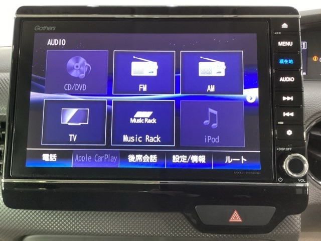 ナビゲーションはフルセグTV、インターナビ対応のGathers純正メモリーナビを搭載しています。Bluetoothオーディオ機能がありますので、スマートフォンなどの音楽も再生できます。