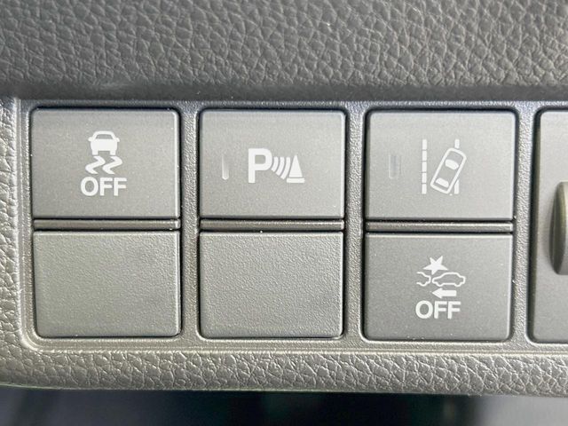 【ホンダセンシング】走行中に前方の車両等を認識し、衝突しそうな時は警報とブレーキで衝突回避と被害軽減をアシスト。より安全にドライブをお楽しみいただけます。