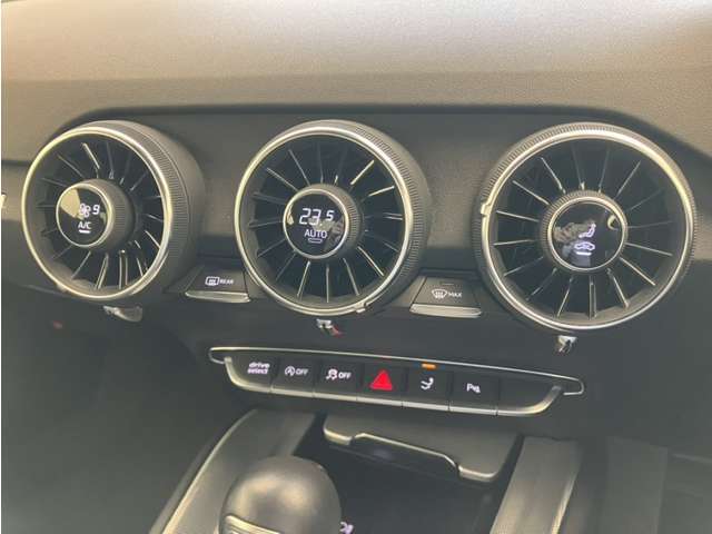 認定中古車保証が1年付いております。延長も可能です。詳しくは弊社Audiりんくう店へお問合せ下さい。※フリーダイヤル：0078-6002-591041