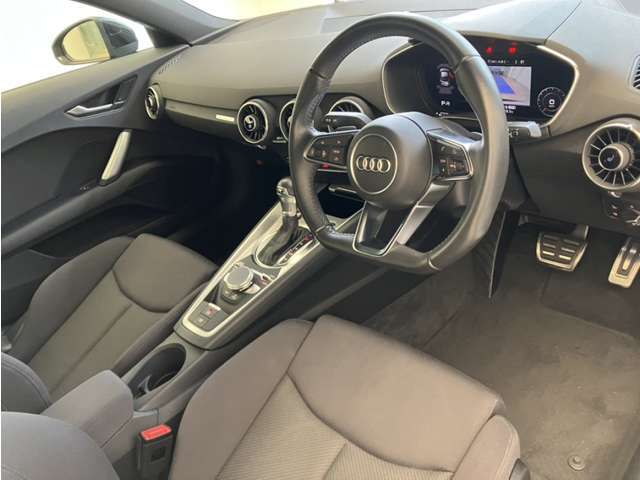 徹底した納車整備を施して上質なコンディションでお客様にお届けするのがAudi認定中古車。充実した保証やサポートで安心してお乗りいただけます。「Audiが2度認めたAudi」、それがAudi認定中古車です。