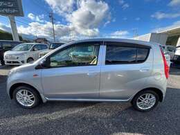 軽規格内いっぱいのなかでデザイン的冒険は難しいものの、切れ上がるサイドラインやフェンダーアーチの処理などで抑揚を出さんとしている。