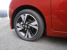 標準アルミホイールとラジアルタイヤ