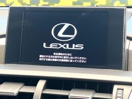 【純正ナビ】人気の純正ナビを装備しております。ナビの使いやすさはもちろん、オーディオ機能も充実！キャンプや旅行はもちろん、通勤や買い物など普段のドライブも楽しくなるはず♪