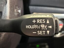 【レーダークルーズコントロール】高速道路での長距離走行が楽に！！自動で速度を保つクルーズコントロールが、衝突軽減システムと連携し、前方の車両を感知して車間を保つように速度調節してくれます！！