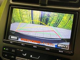 【バックカメラ】駐車時に後方がリアルタイム映像で確認できます。大型商業施設や立体駐車場での駐車時や、夜間のバック時に大活躍！運転スキルに関わらず、今や必須となった装備のひとつです！