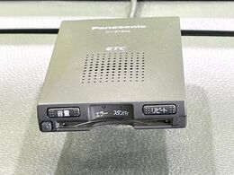 【ETC】高速道路の料金所をストレスなく通過！話題のスポットやサービスエリアに多い「スマートIC」利用時は必須のアイテムです。当店でセットアップを実施、ご納車当日からすぐにご利用いただけます！