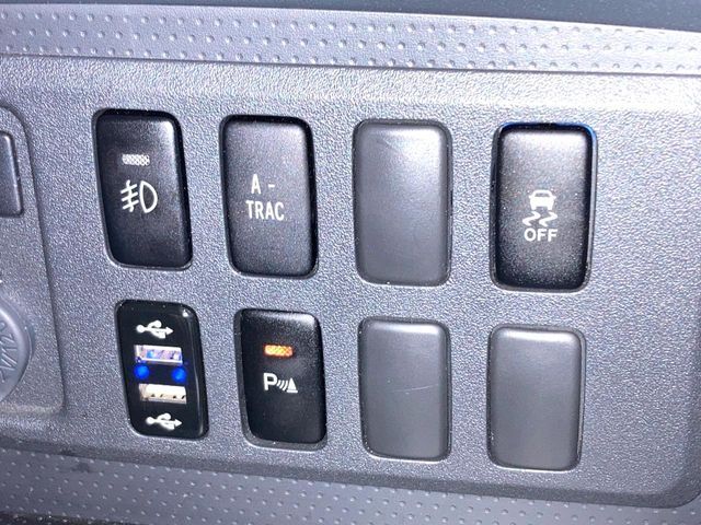 【コーナーセンサー】大きなお車を運転するのが不安な方でも、ブザーと光でお知らせ致します♪もちろん頼りきりはNGです！