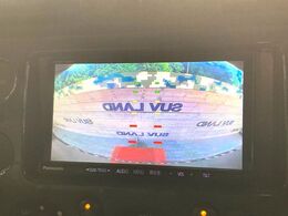 【バックカメラ】駐車時に後方がリアルタイム映像で確認できます。大型商業施設や立体駐車場での駐車時や、夜間のバック時に大活躍！運転スキルに関わらず、今や必須となった装備のひとつです！