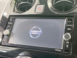 【純正ナビ】人気の純正ナビを装備。オーディオ機能も充実しており、Bluetooth接続すればお持ちのスマホやMP3プレイヤーの音楽を再生可能！毎日の運転がさらに楽しくなります！！