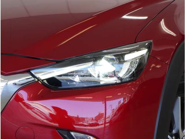 【LEDヘッドライト】省電力で長寿命の明るく運転しやすいLEDヘッドランプです。明るく照らすので暗い夜道からお客様を守ってくれます。お近くの広島マツダまでお越しください。