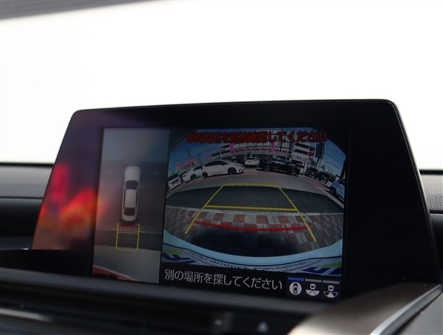 お車選びをお楽しみ頂けるよう、在庫車の展示スペースを十分に確保しております。