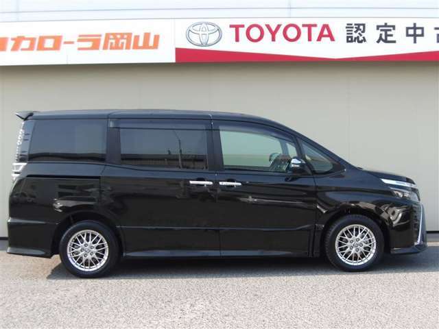両側パワースライドドア付きだから、狭い駐車スペースなどでの 乗り降りラクラク！小さなお子さまのいるご家庭には嬉しい装備。