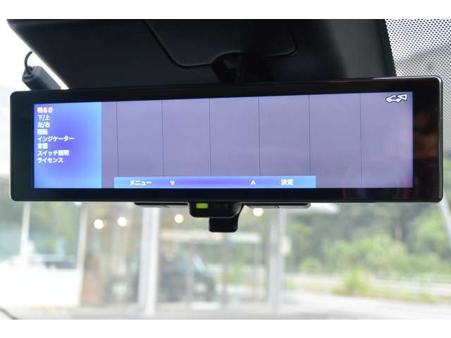 スマートルームミラーで荷物を沢山積んだ時や雨降り・夜間でも後方視界の確保ができます！