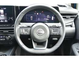 ハンドルの右側にはプロパイロットのスイッチがあり、左側にはステアリングスイッチがあります。