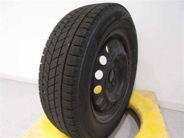 R4年式冬タイヤ175/65R15ブリヂストン製です。