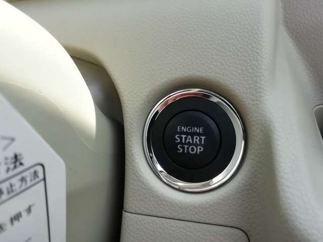 プッシュスタート！！楽々エンジンスタート！ボタンを押すだけでエンジンスタートやストップが可能です。鍵を出す手間が掛かりません。
