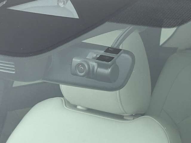 【　ドライブレコーダー　】運転中の記録を残します。事故などを起こした起こされた時の証拠を残します。