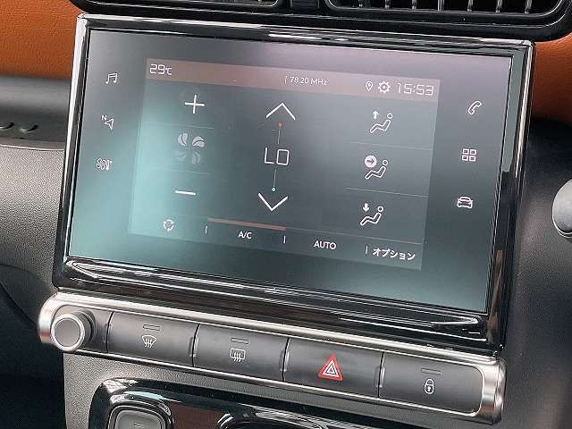 ■温度設定をしておけばいつでも快適な車内温度を維持できるオートエアコン！