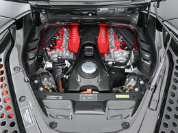 4.0L V8ツインターボエンジンに加え、3基のモーターを搭載したプラグインハイブリッドモデルでございます。