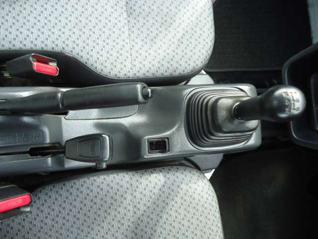 力強く燃費の良い5MT☆