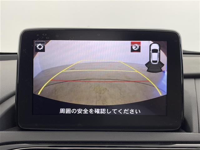 【バックモニター】後ろのカメラの映像をモニターに映し出すことができます！後方の見えない死角や、障害物との距離感をしっかり確認することができます！駐車が苦手な方におすすめです。