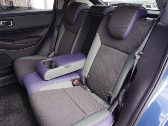 ◆ゆったり座れる大型で上質なシート。ゆとりのサイズと十分な厚みで豊かな座り心地を生み、ロングドライブでも疲れにくいシートです。