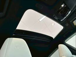 【サンルーフ】人気メーカーオプション。開放感溢れる車内を演出します☆