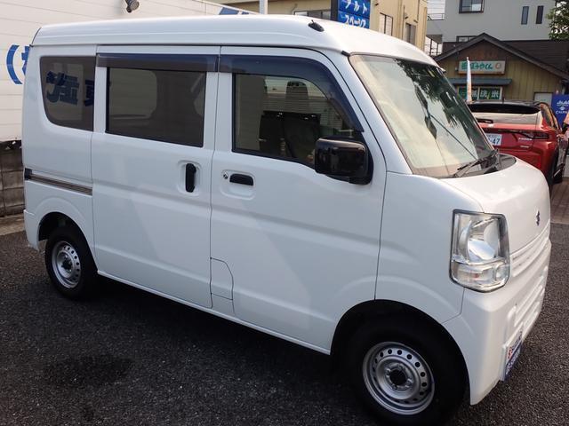国の指定を受けた自社工場で、整備士が車検と点検整備を行っております。