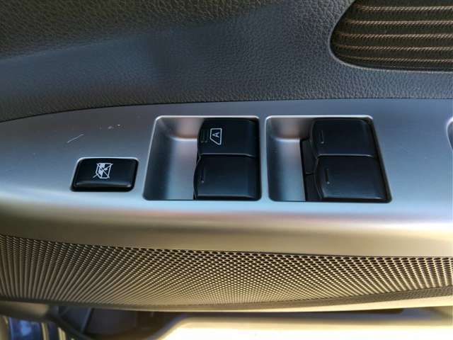 パワーウインドウも付いております！！