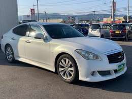 お車の車検・オイル交換・修理・鈑金塗装・ガラス修理・デントリペア・ボディコーティングなども幅広く対応しております。その際は無料で代車を貸し出し致します。車の事は何でもお任せください！