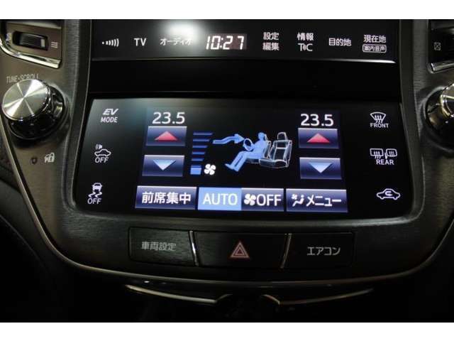 2ゾーンオートエアコン操作部、タッチパネルになります。
