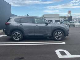 どんな悪路だって走破するタフさと上質なデザインを併せ持つ本格SUV☆