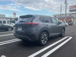 R6年式　エクストレイル　X　e-4ORCE　のダークメタルグレーお車が入荷しました☆