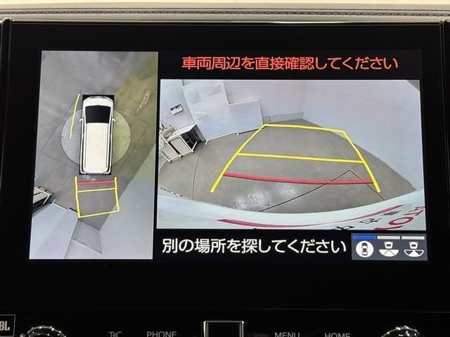 パノラミックビューモニターシステムが付いているので車の上から見た映像が確認できますよ。　一目で車両周辺の情報を確認できますが、直接安全をご確認下さい。