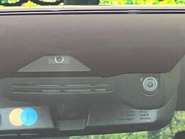 【トヨタセーフティセンス】走行中に前方の車両等を認識し、衝突しそうな時は警報とブレーキで衝突回避と被害軽減をアシスト。より安全にドライブをお楽しみいただけます。