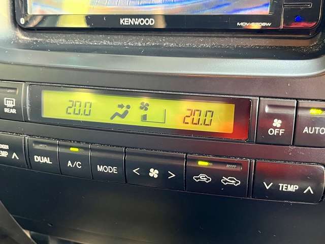 便利なオートエアコン！液晶表示が良いですね！