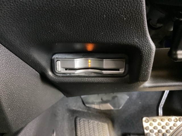 いまや快適なカーライフに欠かせないETCが付いています。