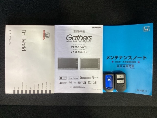 スマートキーは鍵をバッグに入れたままでもドアロックの開閉やエンジンのON・OFFができます。夜間や雨の日も鍵を探さなくて良いので便利です。