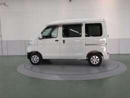 積載量のアップや室内の移動姿勢が楽な、ハイルーフになっています。