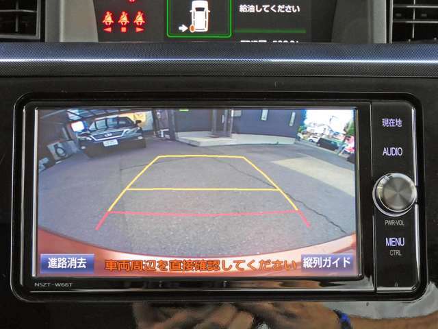 後方確認の必需品バックカメラもついてます。